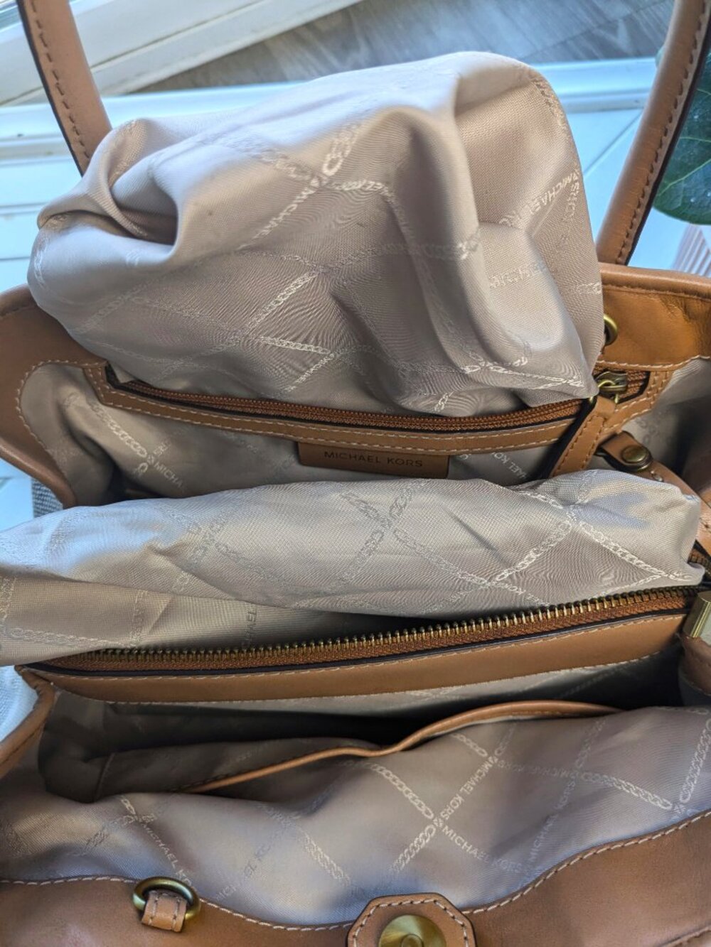 MICHAEL KORS Mercer Gallery Medium Canvas Satchel - Picture 11 of 13